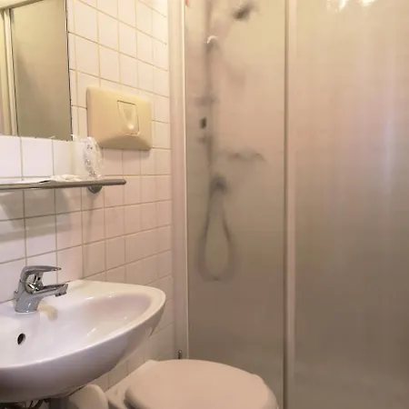Rossi Hotel *